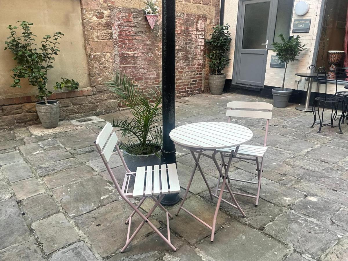 Courtyard Holiday Apartments Белпър Екстериор снимка