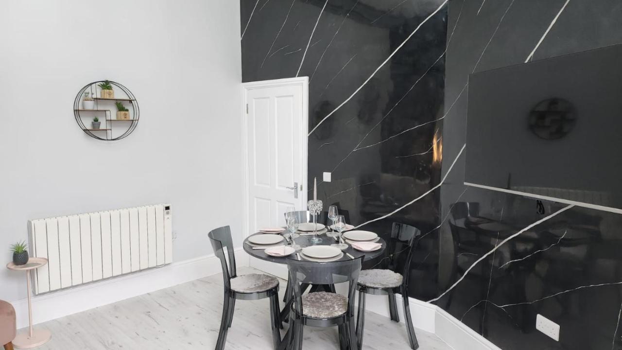 Courtyard Holiday Apartments Белпър Екстериор снимка