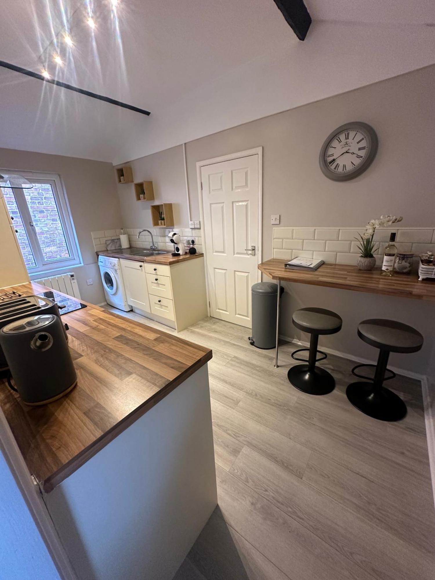 Courtyard Holiday Apartments Белпър Екстериор снимка