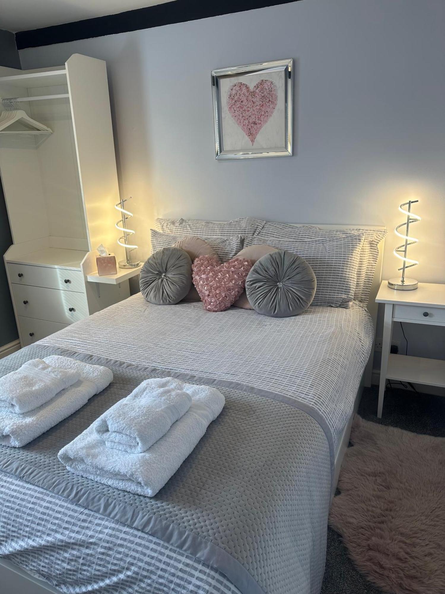 Courtyard Holiday Apartments Белпър Екстериор снимка