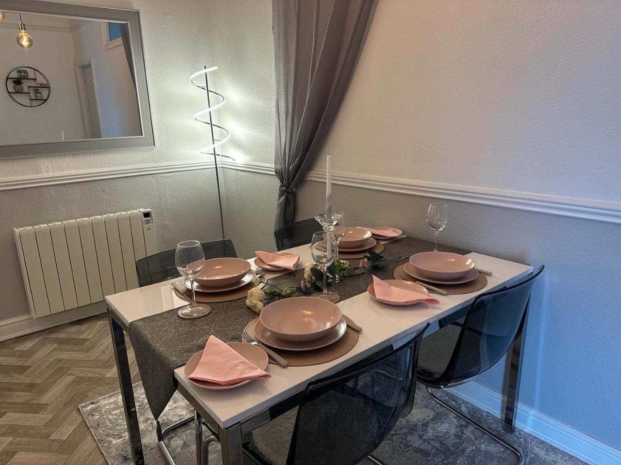 Courtyard Holiday Apartments Белпър Екстериор снимка