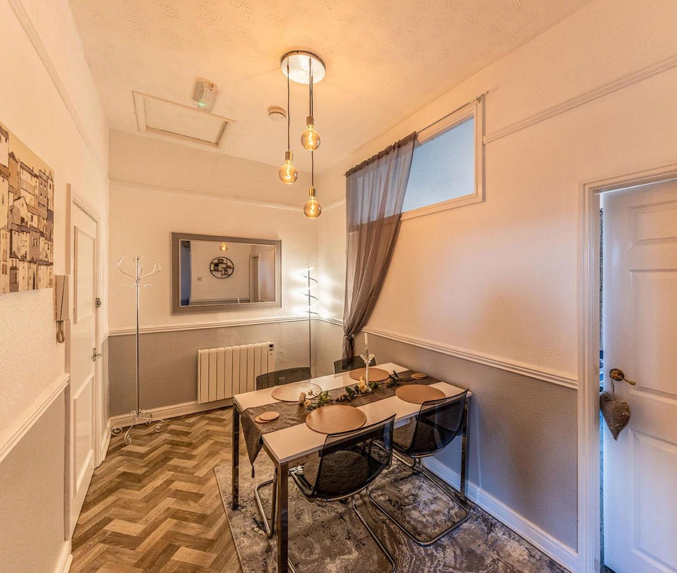 Courtyard Holiday Apartments Белпър Екстериор снимка